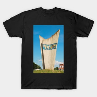 Monument in Plovanija T-Shirt